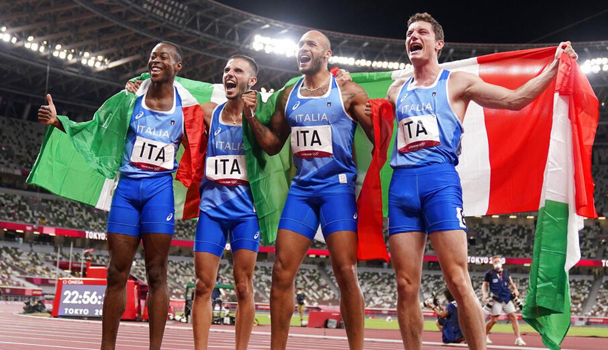 Italia sukses menyabet medali emas di Olimpiade Tokyo 2020 usai keluar sebagai yang tercepat di nomor estafet 4x100 meter putra. (Foto: AP/Charlie Riedel)