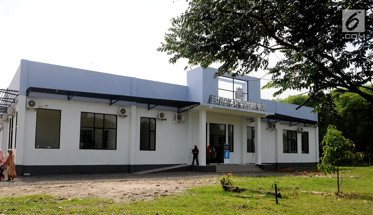 Bangunan Laboratorium Uji Balai Riset Budidaya Ikan Hias (BRBIH), Depok, Jabar, Jumat (8/3). Balai Riset memiliki lima laboratorium untuk mendukung fungsi penelitian dan pelayanan publik. (Liputan6.com/Herman Zakharia)