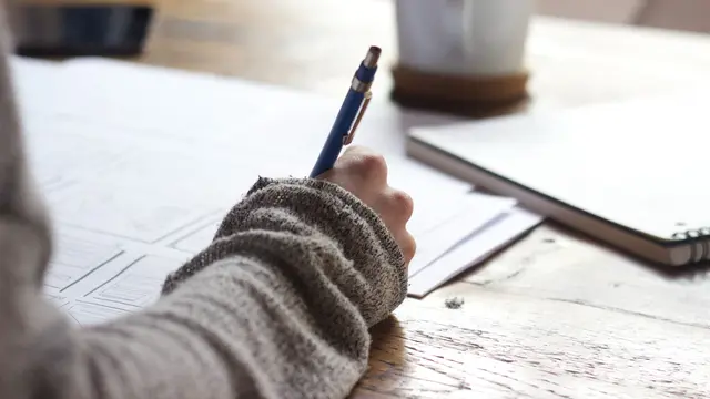 7 Cara Menulis Essay yang Baik dan Benar, Perhatikan Tiap Tahapannya