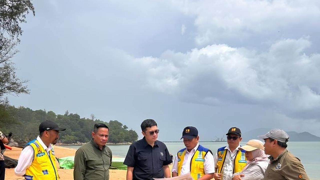 Pemerintah Kaji Pembangunan Pengamanan Atasi Abrasi Pantai Kura-kura Bengkayang