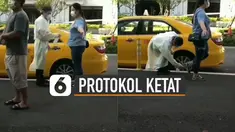 Video aksi driver taksi semprot desinfektan ke seluruh tubuh penumpang sebelum memasuki kendaraan.