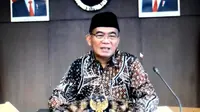 Menteri Koordinator Bidang Pembangunan Manusia dan Kebudayaan (Menko PMK) Muhadjir Effendy menyampaikan bahwa status kedaruratan COVID-19 diperpanjang. Berpengaruh pada mudik lebaran tahun ini? (3/4/2023).