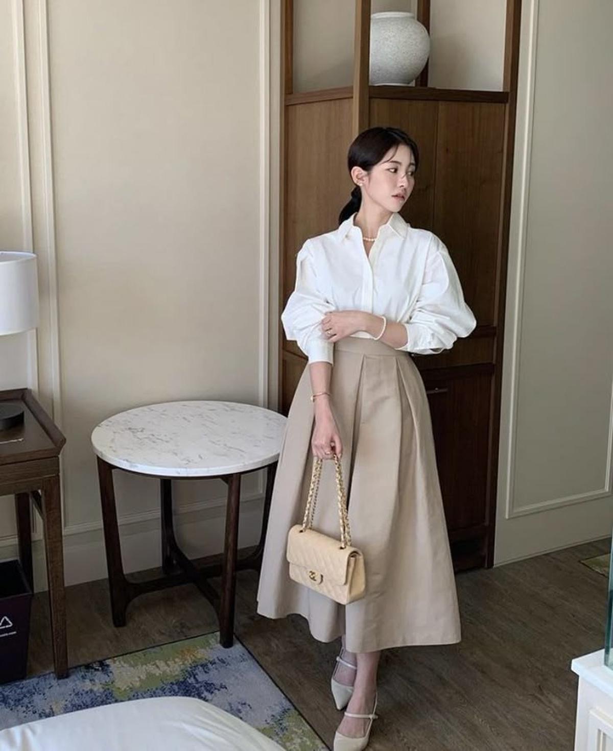 Ilustrasi Kemeja Katun dan Rok Midi