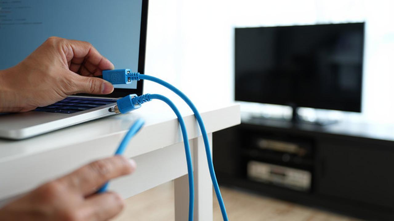 Cara Menyambungkan Laptop ke TV untuk Berbagai Keperluan, Mudah dan Anti Ribet