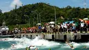 Kejuaraan renang antar pulau dalam rangkaian Festival Langkisau di Pantai Painan, Kab.Pesisir Selatan, Sumbar. Lomba ini menempuh jarak tempuh 3.200 meter dan diikuti 202 atlet putra dan putri. (Antar