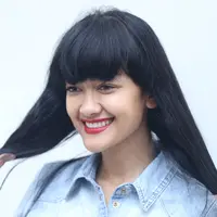 Julia  Perez kini kembali ke tanah air usai pengobatan kanker serviks yang dideritanya. ( Andy Masela/Bintang.com)