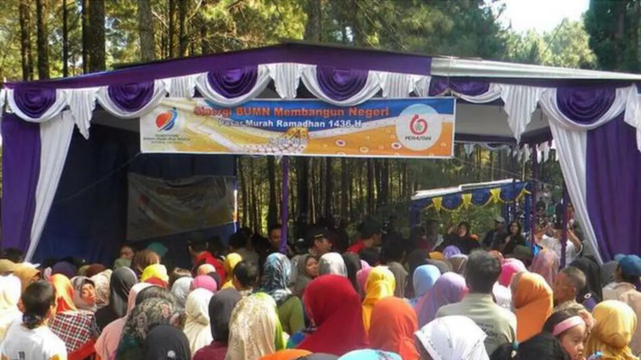 7 BUMN bersinergi menggelar pasar murah di Garut, Jawa Barat.