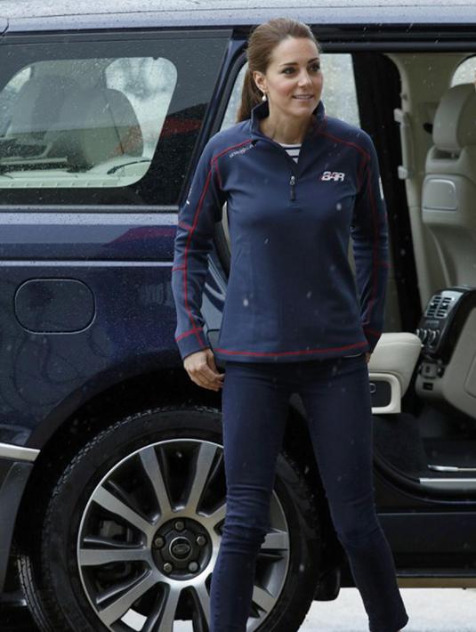 Kate Middleton saat akan menonton balap mobil di Portsmouth, Inggris pada 26 Juli 2015. (AFP Photo / Luke Macgregor)