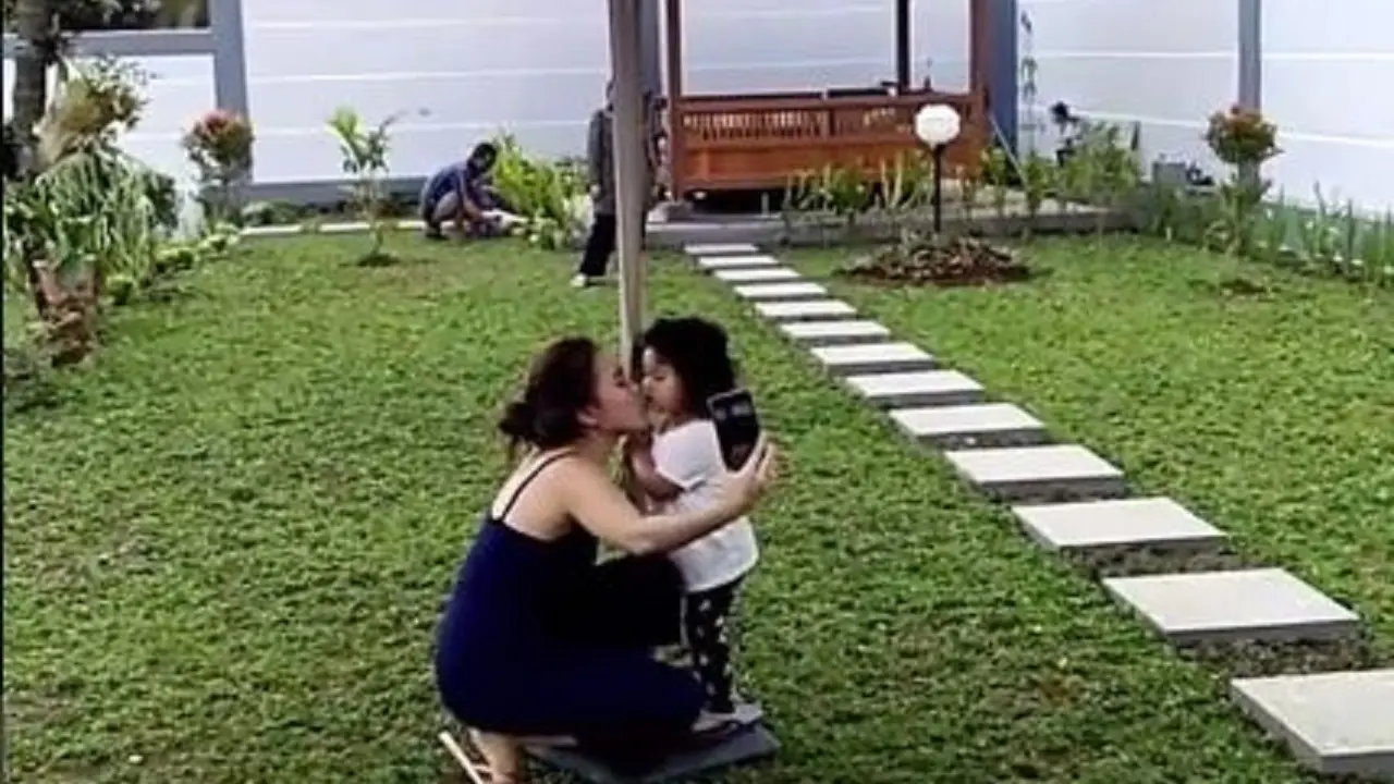 [Bintang] Ayu Ting Ting