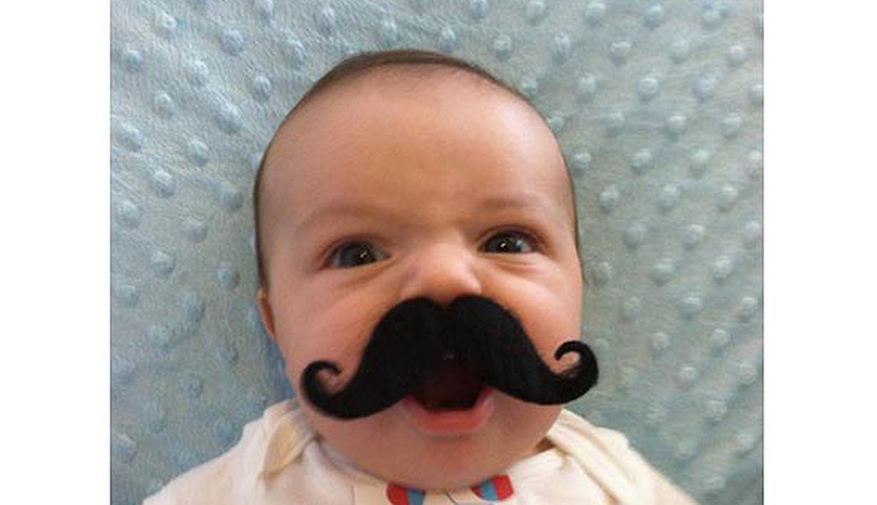 Foto Bayi Lucu Muka Orang Tua