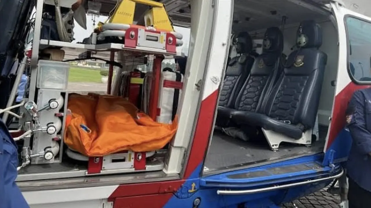 Korps Kepolisian Perairan dan Udara (Korpolairud) Baharkam Polri menyediakan layanan ambulans udara selama Operasi Lilin 2024.