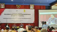 Burhanuddin Muhtadi dalam Seminar Nasional bertema “Pelembagaan Partai dan Kepemimpinan Strategis Nasional” yang dilaksanakan oleh Ikatan Alumni Universitas Indonesia (Iluni) bersama Sekolah Kajian Strategik dan Global (SKSG), Pascasarjana UI di Hotel Savoy Homann, Bandung, Kamis (26/1/2023). (Ist)