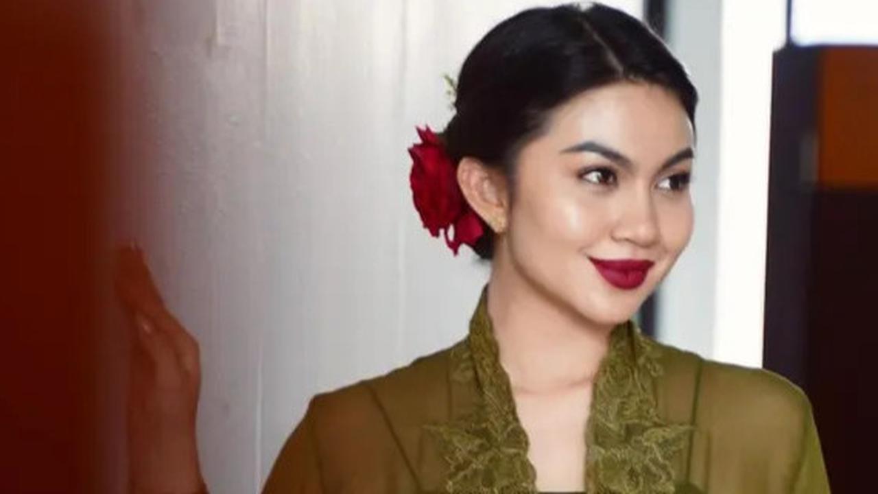 FOTO: Sederet Potret Ariel Tatum dengan Lipstik Merah Merona, Cantik Mempesona!