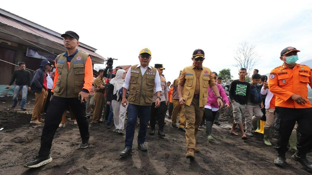 BNPB Salurkan Bantuan Korban Banjir Lahar Dingin dan Longsor Sumbar Via Udara