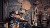 Kemesraan Muzdalifah dan Fadel saat foto studio di Yogyakarta (Sumber: Instagram/Fadelislami__)