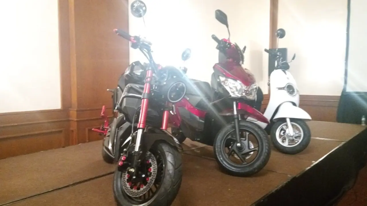 Siap memeriahkan otomotif Tanah Air, PT Cakra Motor Nasional mengaku akan mulai memperkenalkan motor listrik bermerek Cakra di Indonesia tahun depan.