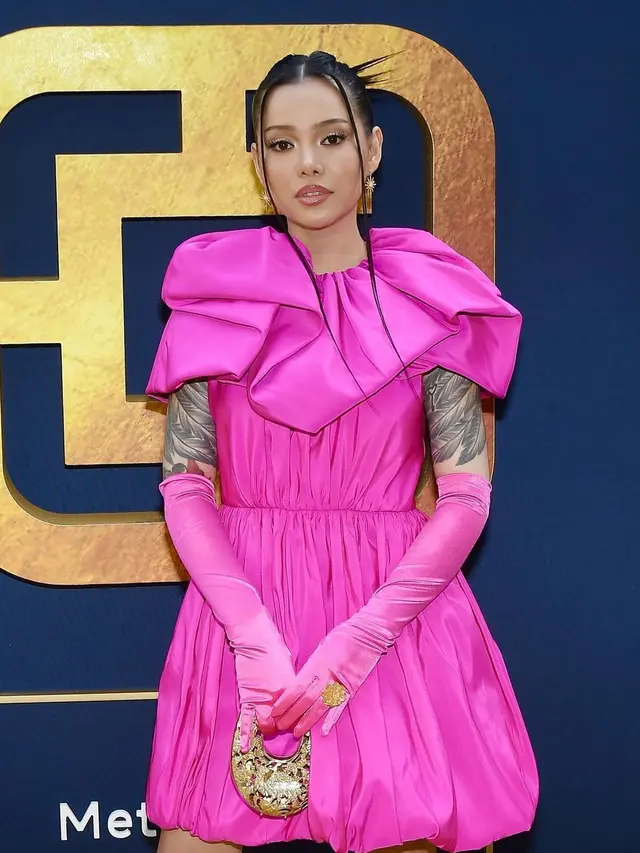 Bella Poarch (https://www.instagram.com/p/Cd4eSqErXUT/)