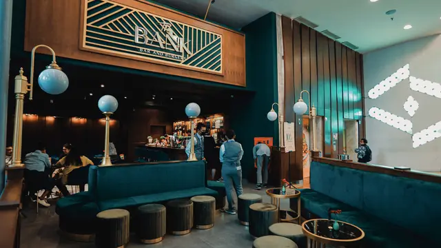 The Bank Jadi Destinasi Nongkrong Baru dengan Burger Andalan Selepas Pulang Kerja