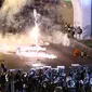 Bentrok polisi dan demonstran anti pemerintah Hong Kong (AP/Lo Kwanho)