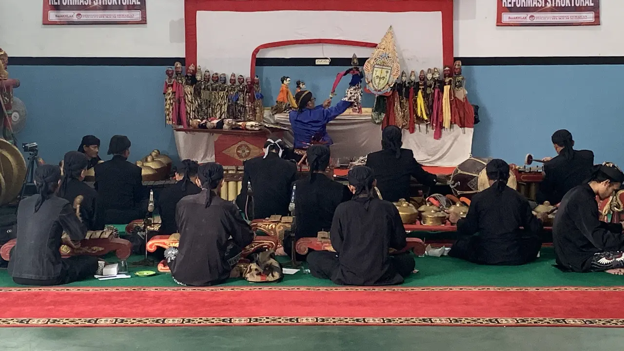 Pertunjukan kolaborasi rebana dan beduk (RnB) dengan wayang golek di Rupbasan Purbalingga, Jawa Tengah. (Foto: Liputan6.com/Kominfo Purbalingga)