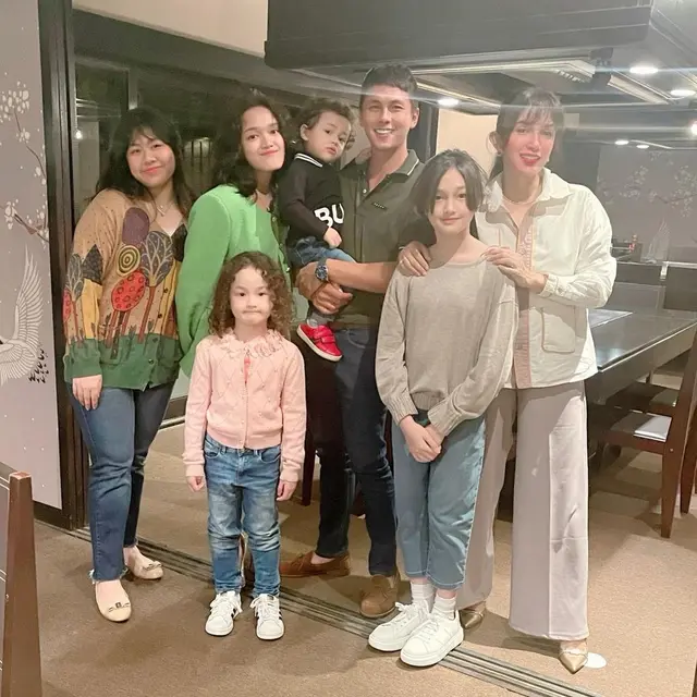 [Fimela] Ussy Sulistiawaty dan Andhika Pratama