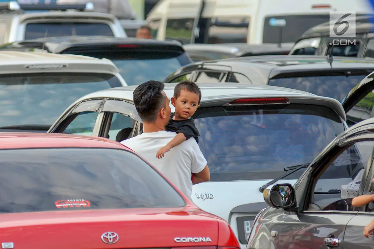 Potret Ekspresi Anak Pemudik di Pelabuhan Merak