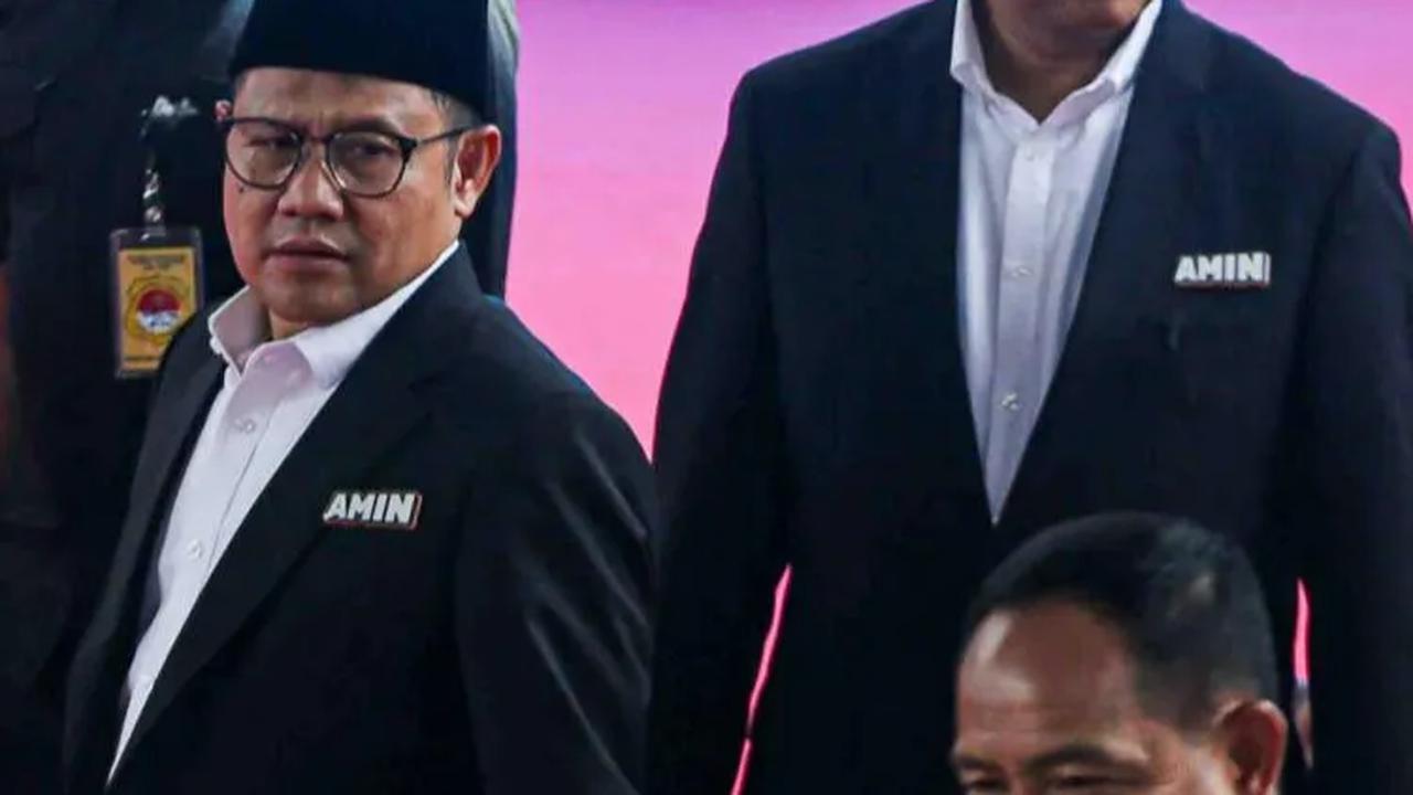 Aksi Kocak Cak Imin Tunjukkan Poster 'Mie Instan Saja Butuh Proses', Anies: Gak Bahaya Ta?