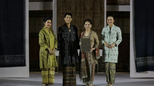 Oscar Lawalata Culture Tampilkan Kebaya dan Kain Daerah Indonesia. [Fimela/Adrian Putra]