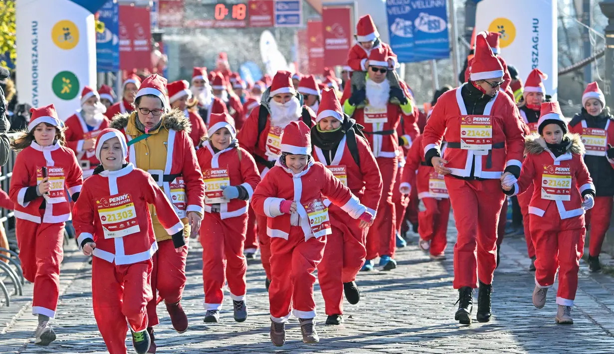 Lomba lari ini terbagi dalam tiga kategori, yakni keluarga dengan anak-anak, pelari amatir, dan pelari profesional. (ATTILA KISBENEDEK/AFP)
