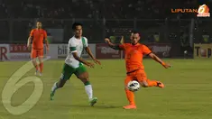 Wesley Sneijder beberapa kali merepotkan lini pertahanan Timnas Indonesia pada pertandingan ang digelar di Stadion GBK Jakarta 7 Juni 2013 (Liputan6.com/Helmi Fithriansyah)