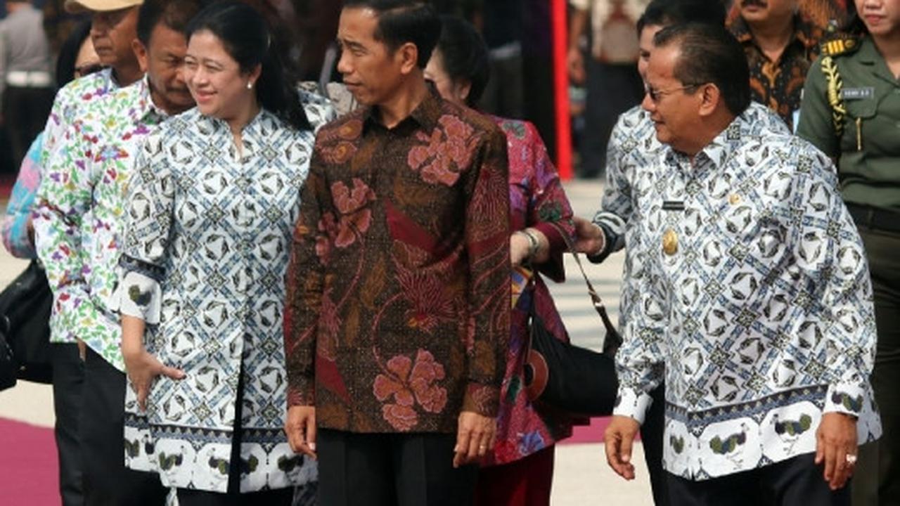 Parade kapal perang sambut Jokowi di Sail Tomini 2015