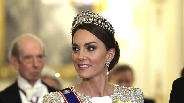 Cantiknya Kate Middleton Pakai Mahkota dan Anting Favorit Putri Diana