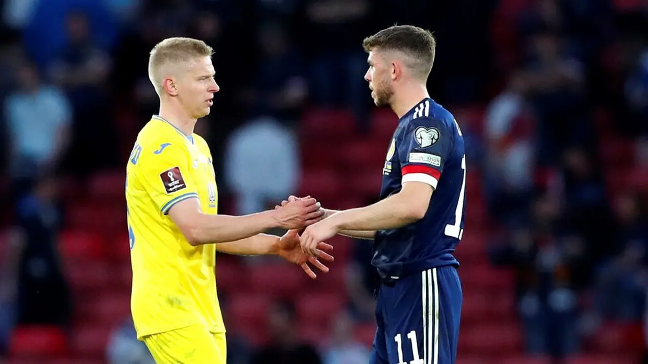Bek Timnas Ukraina, Oleksandr Zinchenko.