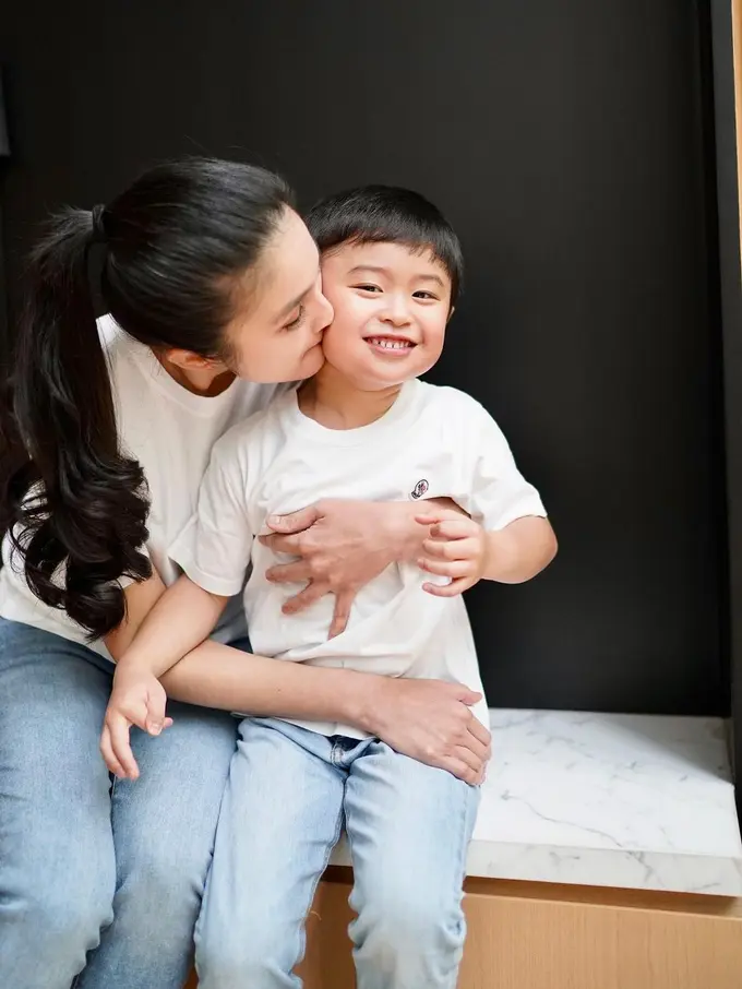 Sandra Dewi dan Raphael Moeis
