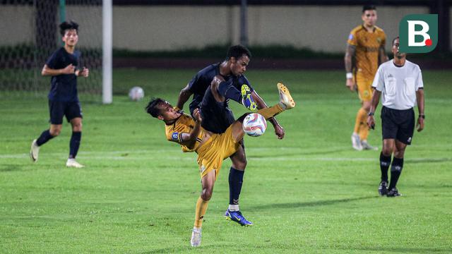 Foto: Pratama Arhan Urung Main saat Suwon FC Jajal Bhayangkara FC di Laga Uji Coba