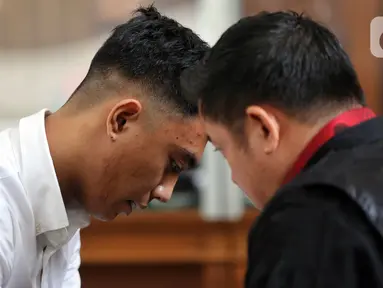 Ekspresi terdakwa kasus penganiayaan terhadap Cristalino David Ozora, Mario Dandy Satriyo usai menjalani sidang vonis di Pengadilan Negeri Jakarta Selatan, Jakarta, Kamis (7/9/2023). (Liputan6.com/Johan Tallo)