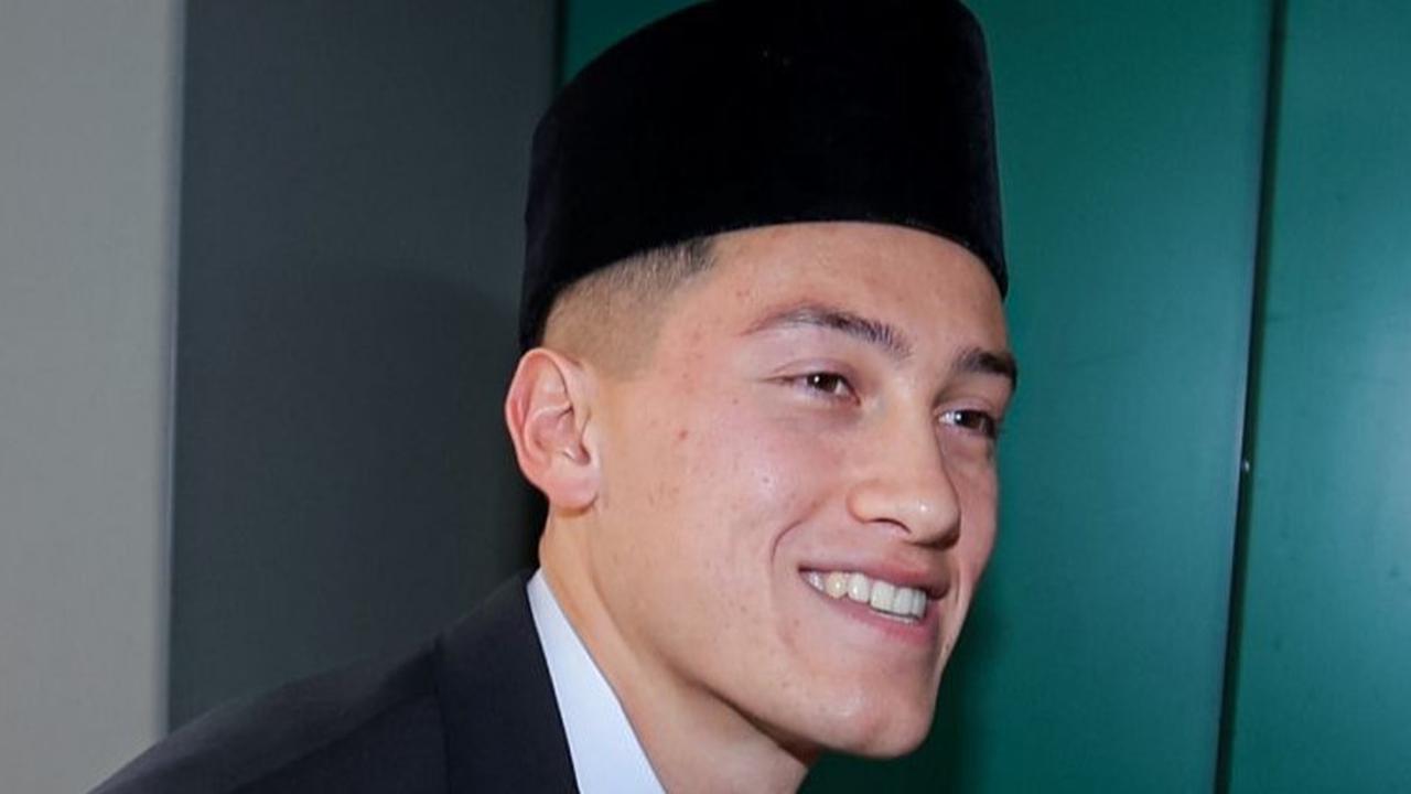 FOTO: Resmi Jadi WNI, Senyum Meyakinkan Jay Idzes Siap Memperkuat Timnas Indonesia