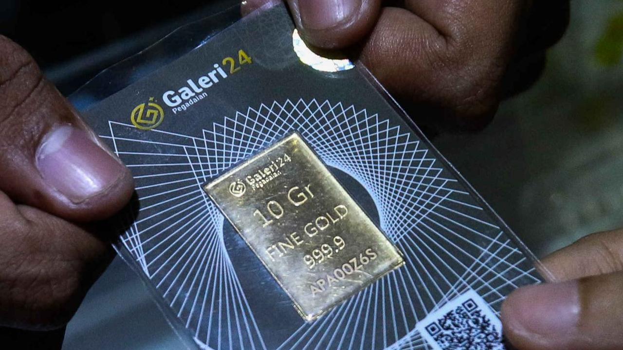 Merujuk pada data terakhir Kamis (18/4/2024), harga emas batangan Antam di Pegadaian sudah menembus Rp1.369.000 per gram. Liputan6.com/Herman Zakharia