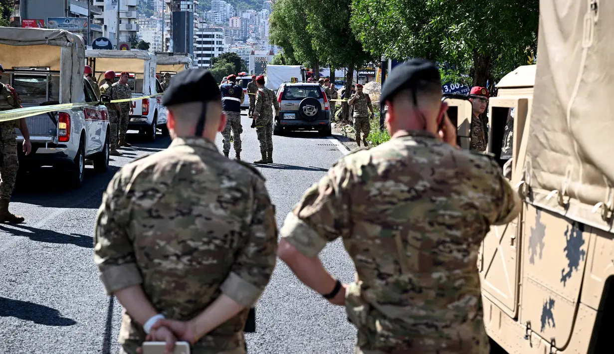 Kementerian Kesehatan Lebanon mengatakan serangan Israel di Jounieh menghantam sebuah mobil. (JOSEPH EID/AFP)