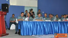Citizen6, Tanjung Priok: Pangkolinlamil Laksamana Muda TNI S.M. Darojatim memaparkan KUO Pendaratan Administrasi bertempat di gedung Amphiteater, Pusoyu, Bumi Cipulir Seskoal, Jakarta Selatan, Kamis. (27/9). (Pengirim: Dispenkolinlamil)