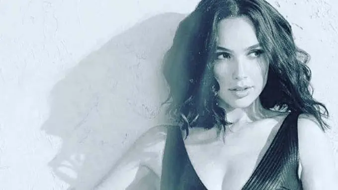 [Bintang] Sebelum Terkenal, Gal Gadot Ternyata Pernah Jadi Pelayan Restoran