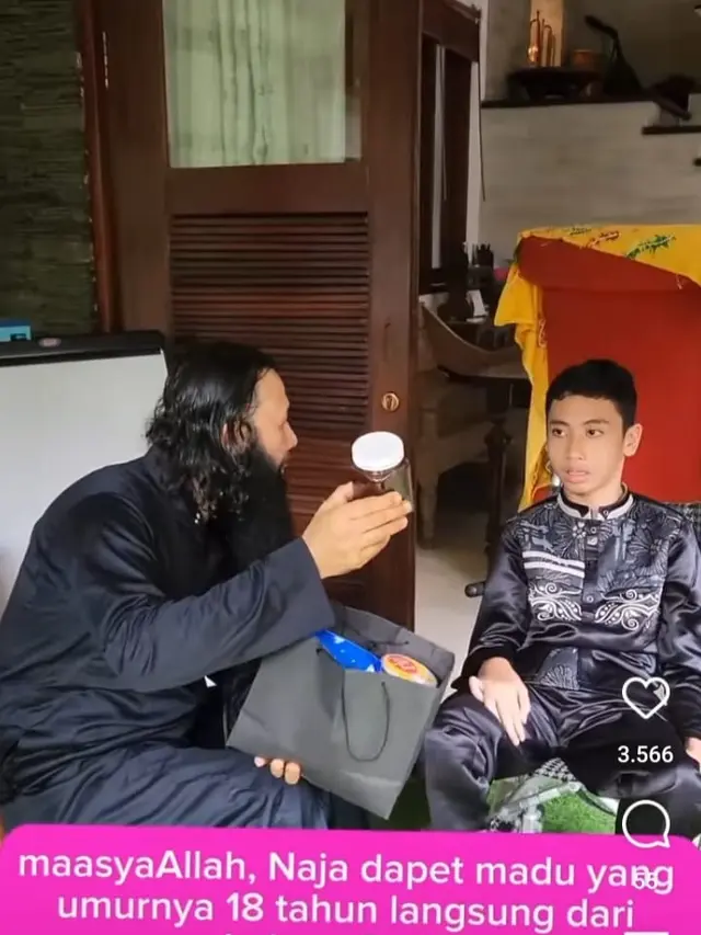 Potret pertemuan Peggy Melati Sukma, Syaikh Reza dan Naja Hafidz Quran (Sumber: Instagram/@peggymelatisukma_khadijah)