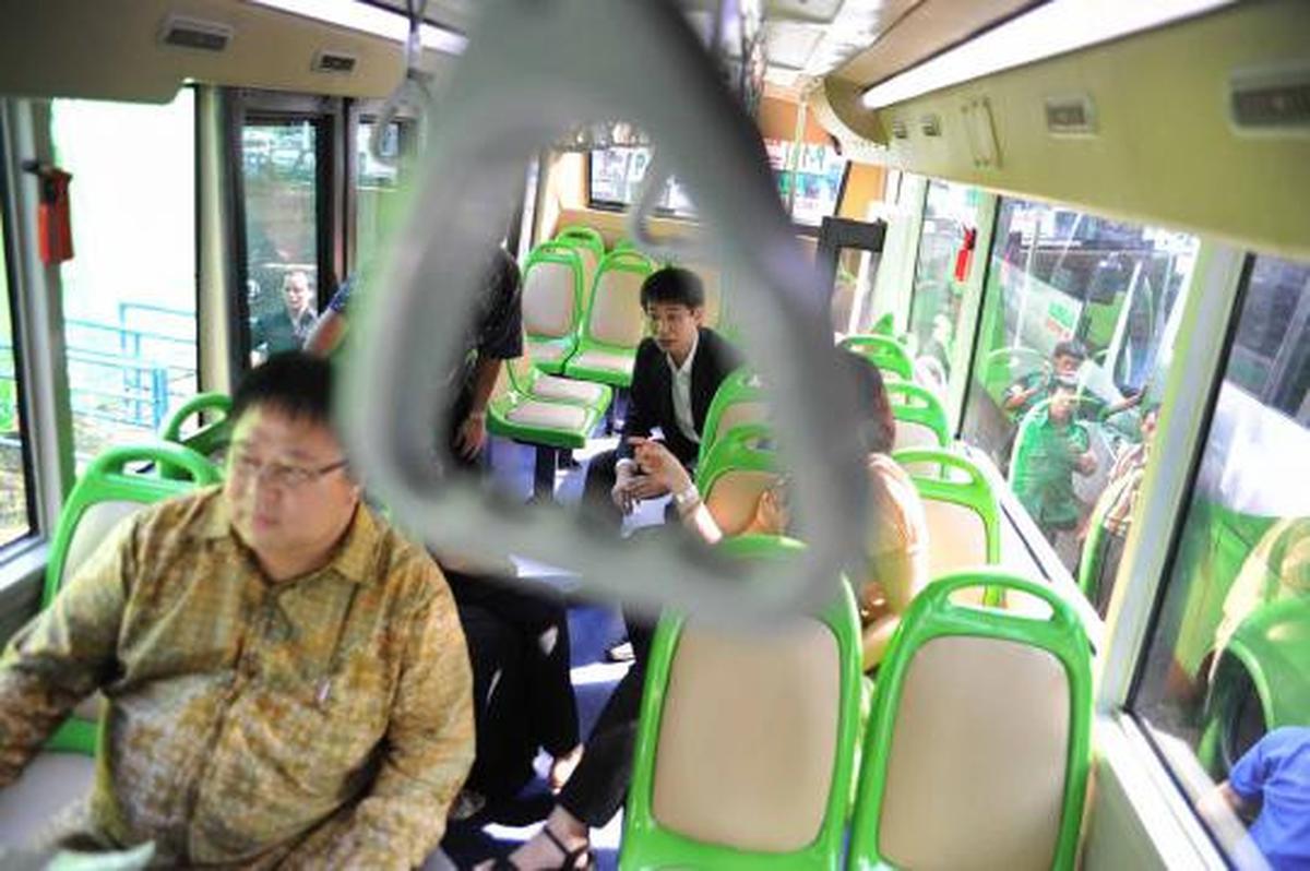 Fauzi Bowo luncurkan Kopaja AC dilengkapi wifi