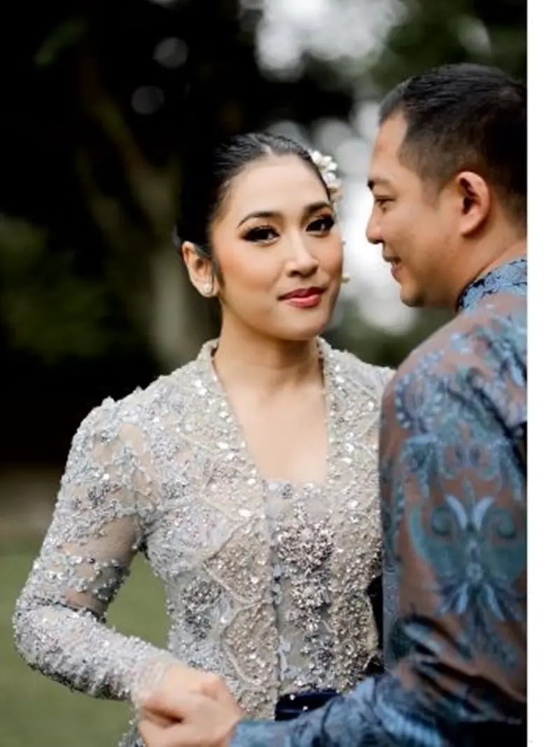 6 Potret Lamaran Ade Govinda dan Indi Arisa, Romantis Digelar Outdoor