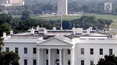 Di bawah tekanan veteran dan anggota Kongres AS, Donald Trump akhirnya memerintahkan agar Gedung Putih kembali mengibarkan bendera setengah tiang. Ini untuk mengenang mendiang senator senior Partai Republik, John McCain.