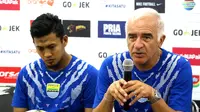 Pelatih Persib, Roberto Carlos Mario Gomez (Kukuh Saokani)