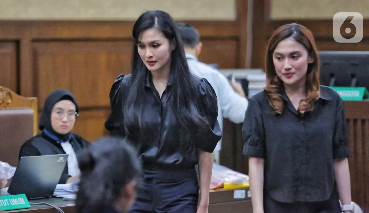Harvey diduga menerima uang Rp420 miliar dari biaya pengamanan alat pengolahan untuk penglogaman timah dari empat smelter, yang seolah-olah dicatat sebagai biaya CSR dari masing-masing perusahaan. (Liputan6.com/Angga Yuniar)