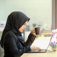 Merantau untuk bekerja./Copyright shutterstock.com