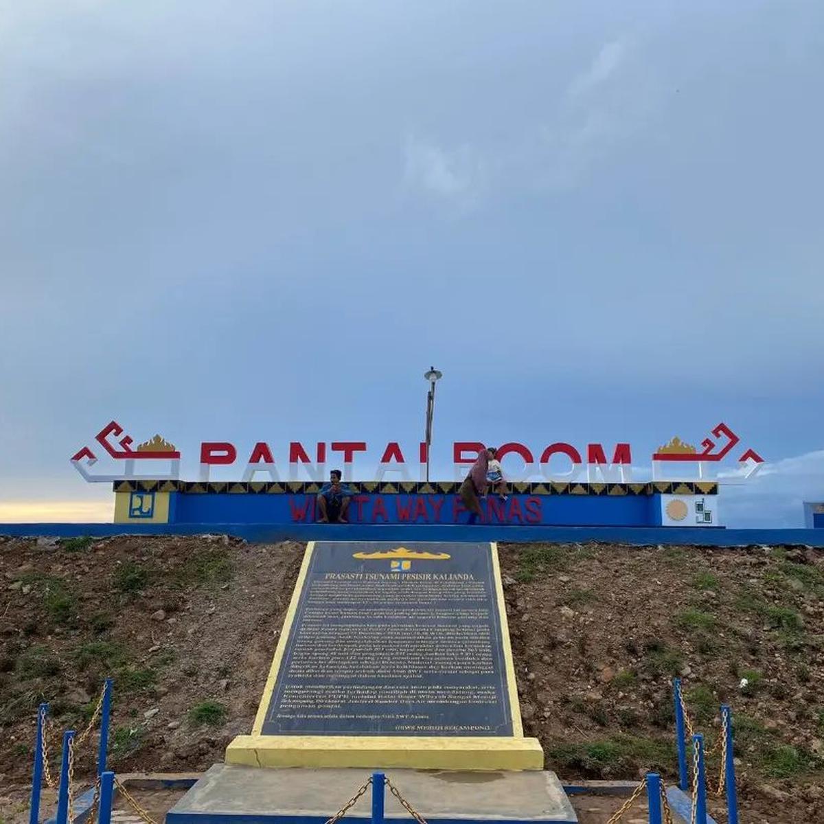Terapi air panas di Pantai Boom Lampung Selatan