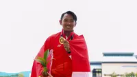 Atlet Indonesia, Muhammad Zahidi Putu, menyabet medali emas SEA Games 2017 dari ski air nomor overall putra di Putrajaya, Sabtu (26/8/2017). (Twitter/KL2017)